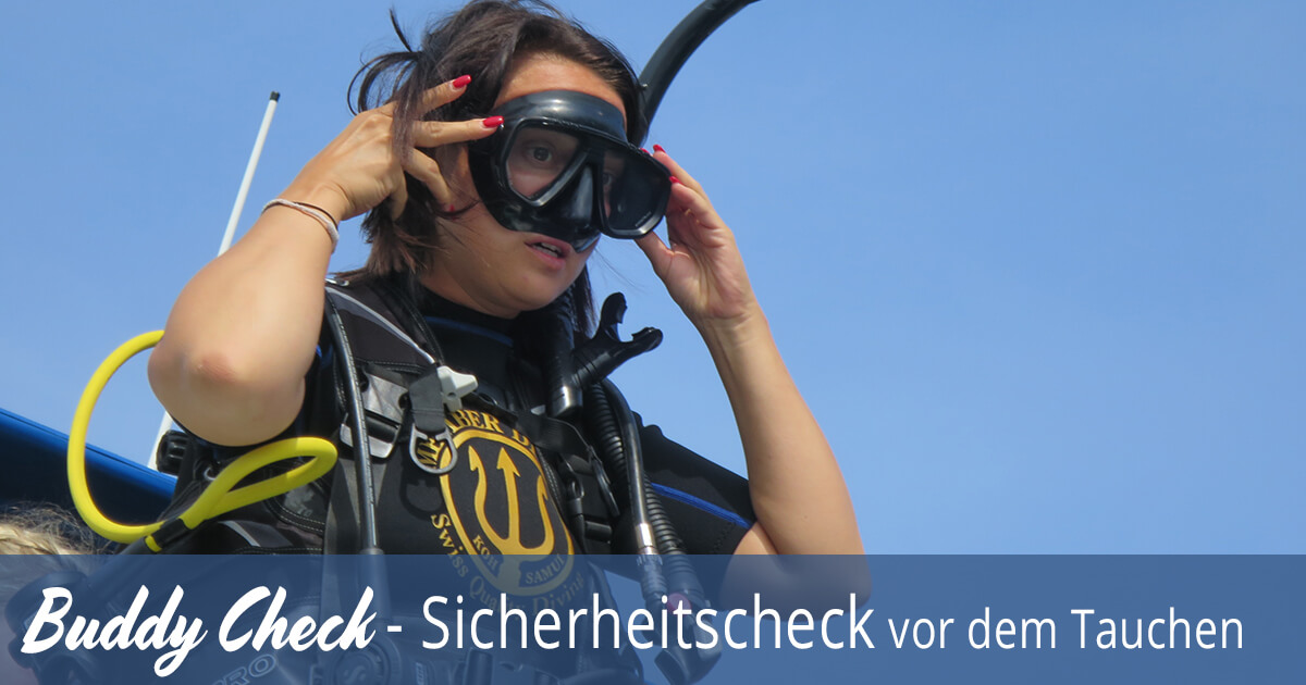 Buddy-Check (der Sicherheitscheck) vor dem Tauchen